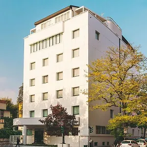 κάντε κράτηση εδώ